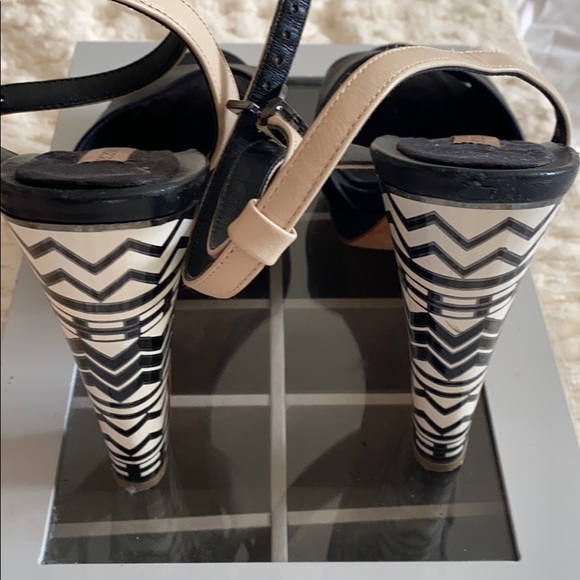 BCBG CHUNKY HEEL - Picture 3 of 5